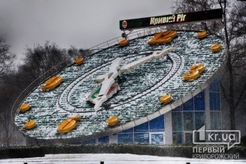 Цена понтов. В Кривом Роге на сломанные цветочные часы выделяют деньги