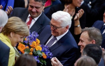 Как Меркель пытается удержаться у власти, и кому выгоден президент Штайнмайер
