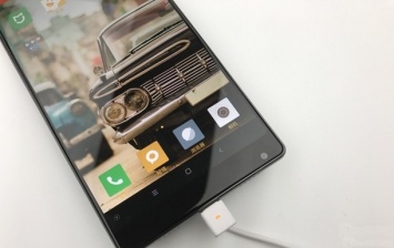 Глава Xiaomi рассекретил новый безрамочный Mi MIX