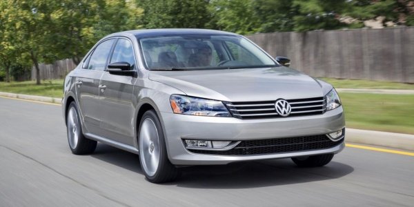 Volkswagen обновит седан Passat осенью 2015года