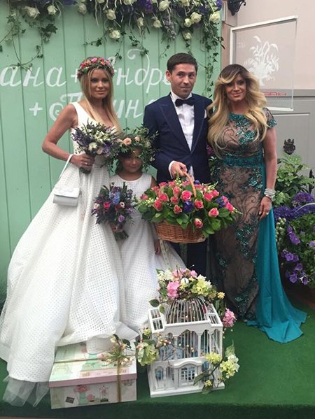 В Сети появились первые фотографии со свадьбы Даны Борисовой