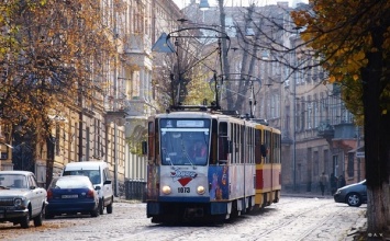 Во всех троллейбусах и трамваях Львова появилась возможность онлайн-оплаты проезда