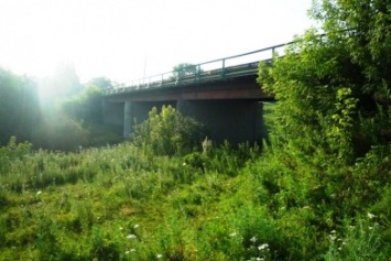 Мостовой переход на автодороге «Благодатное-Соледар» обещают восстановить до конца мая