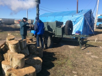 Крымские спасатели оказывают помощь на Керченской паромной переправе (ФОТО)
