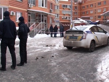 В Киеве мать и сын выпали из окна, в Днепре подростки убили бездомного, в Ровно военный взорвал гранату в кафе. Криминал за неделю