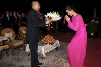 Анджелина Джоли очаровала короля Камбоджи