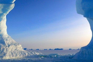 Почти 4-километровый айсберг откололся от Антарктиды