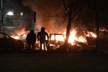 Беспорядки в Швеции. Полицейский забросали камнями. Правоохранители стреляли в воздух