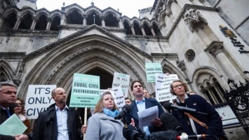 Суд Лондона отказал гетеросексуалам в регистрации гражданского союза