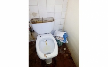Почему туалет в одной из больниц Кривого Роге выглядит хуже общественного