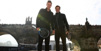 Федерер сыграл теннисный матч на яхте в рамках промо турнира в Праге
