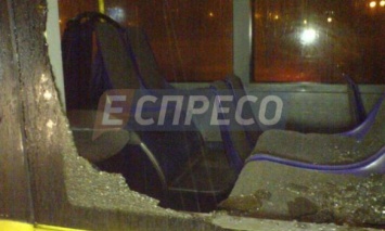 В Киеве пьяный водитель внедорожника врезался в троллейбус