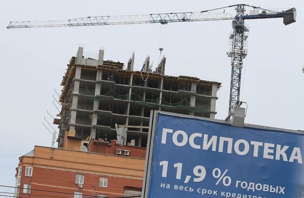Объем выдачи ипотеки на жилье в России сократился на 40%