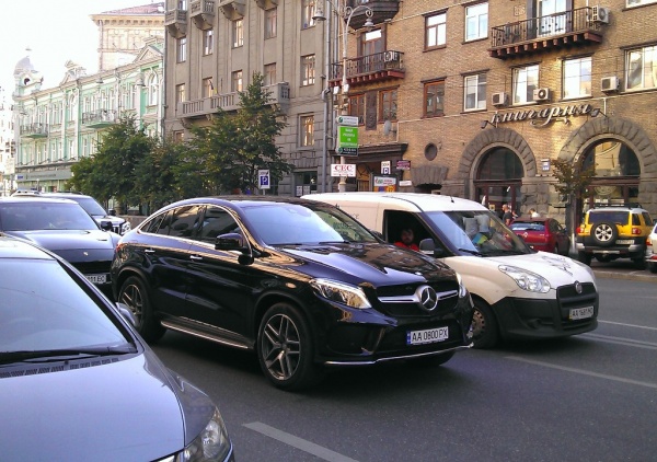 В Украине засветился новейший кроссовер-купе Mercedes GLE