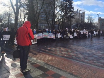 Под ВР митинг, а в зале планируют блокировать трибуну