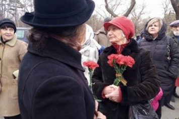 Белогвардейцы, наркоманы, страну развалили... Что в голове у одесской "ваты" (ВИДЕО)