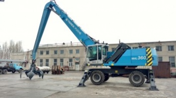 Порт Ольвия обзавелся погрузчиком с 18-метровой стрелой (фото)