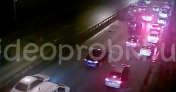 Опубликовано видео жуткого ДТП с кульбитом автомобиля в Киеве