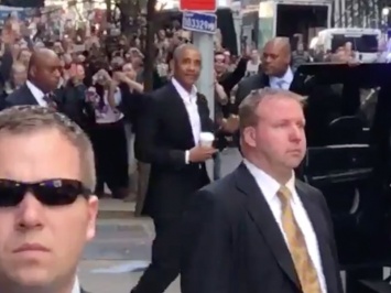 На кого ж ты нас покинул. Обама на улицах Нью-Йорка. Толпа неистовствует
