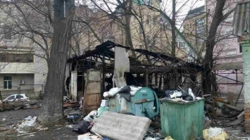 Жуткая смерть в Киеве: посреди улицы заживо сгорели бомжи (фото)