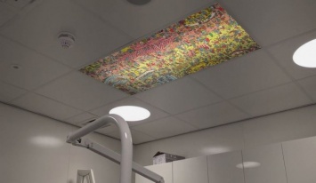Стоматолог поместил на потолок картину-головоломку