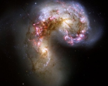 Hubble сделал красивый снимок массивной и быстрой галактики UGC 12591