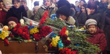В Славянске прощались с погибшим на Донбассе 20-летним морским пехотинцем