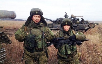 Три танкиста уже не те: в сети смешным фото показали действие пропаганды РФ