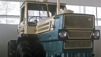 Така любовь: в Крыму мужчина угнал для дамы сердца автомобиль и 8-тонный трактор