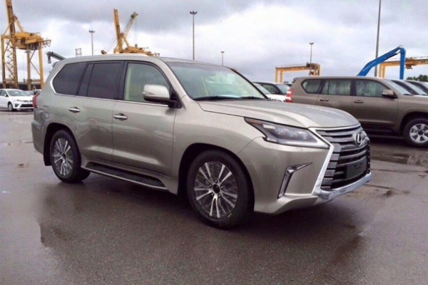 В Сети "засветился" обновленный Lexus LX без камуфляжа