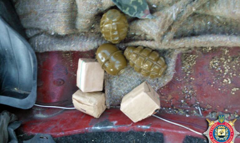 На блокпосту Донбасса изъяли боеприпасы у волонтера из Днепродзержинска
