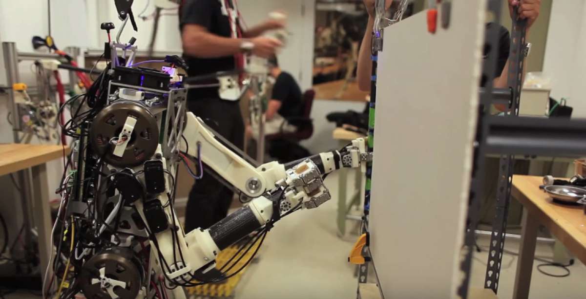 В MIT создают робота с человеческими рефлексами