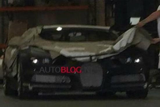 Bugatti Chiron показался на размытом шпионском фото