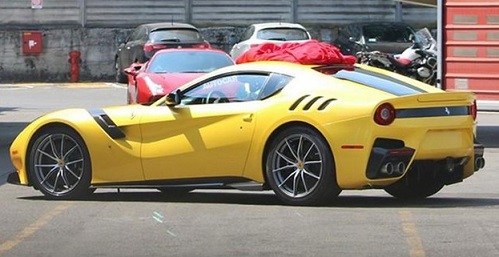 Ferrari тестирует F12 Speciale без камуфляжа