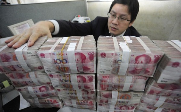 Китайский Центробанк обвалил курс юаня