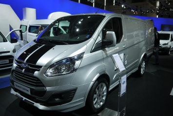 В Internet опубликованы фотографии обновленного фургона Ford Transit Custom