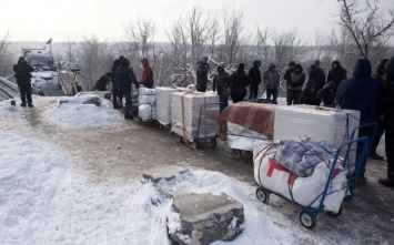 "Станица Луганская": Боевики медленно пропускают людей. Приходится ждать 8-9 часов