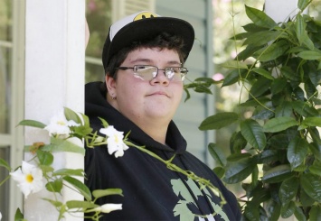 Apple потребовала у суда разрешить подростку-трансгендеру в США ходить в туалет с мальчиками и девочками