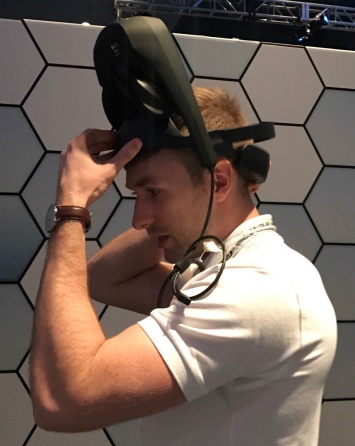 LG работает над своим собственным VR-шлемом