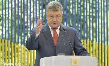 Порошенко о критиках: Даже собачьей будки в жизни не построили