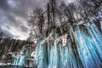 Водопады в плену льда: уникальные кадры