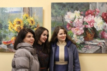 "Магия весны": николаевские художницы открыли выставку нежных и теплых картин о весне (ФОТОРЕПОРТАЖ)