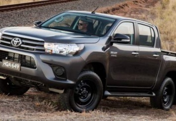 Toyota доработала пикап Hilux после провала «лосиного теста»