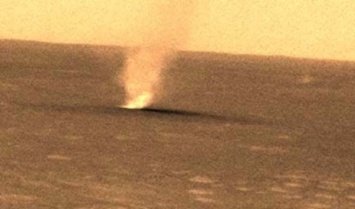 NASA опубликовало снимки торнадо на Марсе