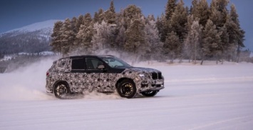 В Сети появились первые официальные фото нового BMW X3  на тестах