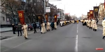 Видео масштабного крестного хода в центре Запорожья