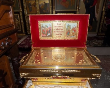 Ковчег с частями святых мощей передали в дар Исаакиевскому собору