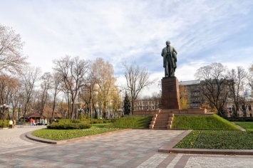 Чистый Тарас: в Киеве помыли памятник Кобзарю (Видео)