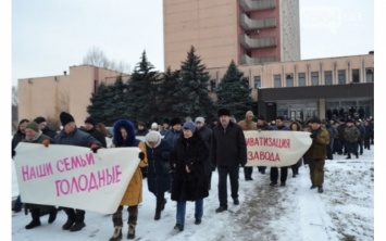 Почему труженики завода "Констар" не могут получить кровно заработанные "копейки"