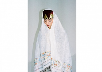 Фото крымскотатарских моделей в национальной одежде опубликовали в Vogue